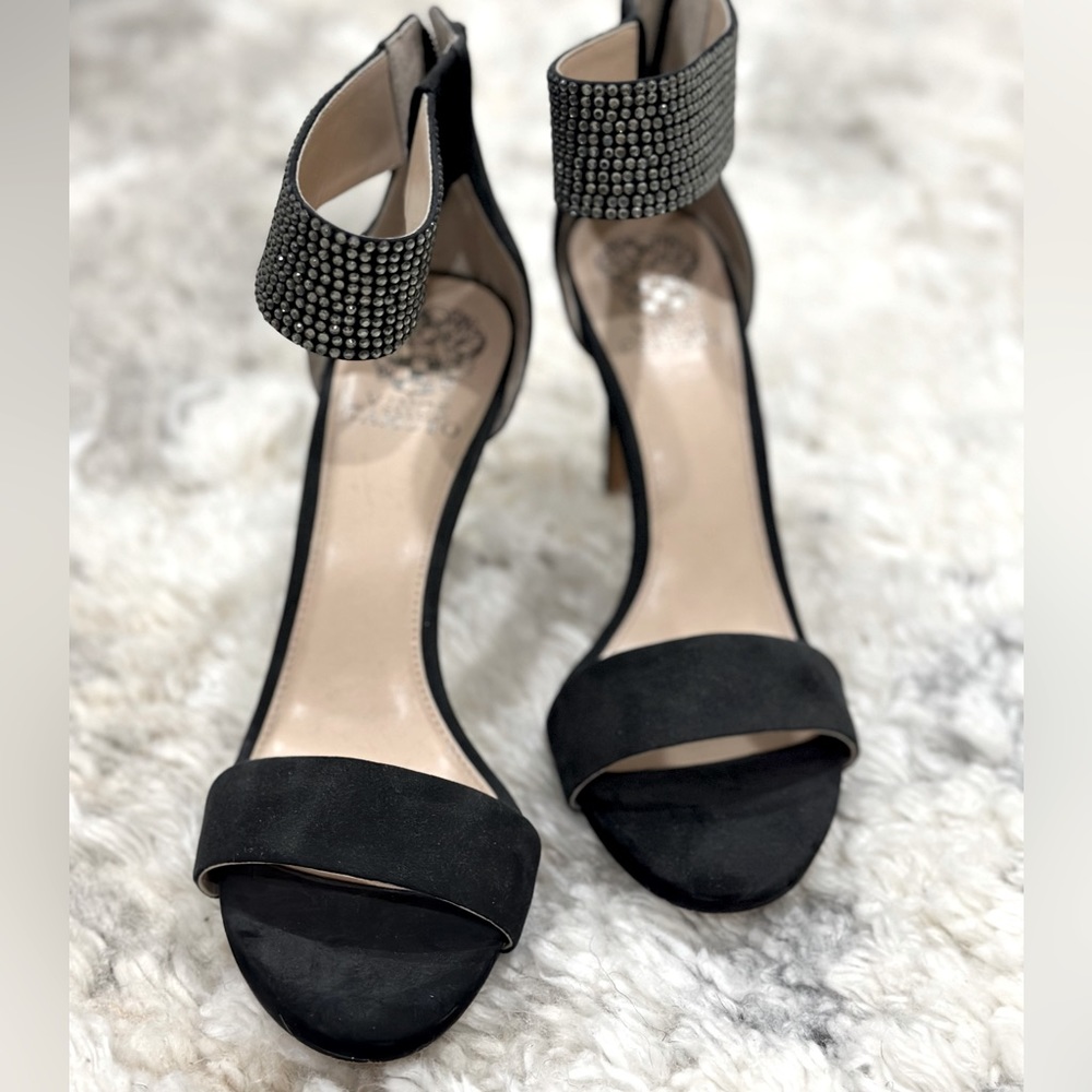 NWT VINCE CAMUTO RHINESTONE HEELS